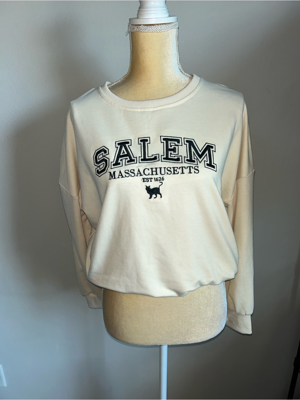 New Salem Massachusetts Ivory Graphic Sweatshirt Sz M